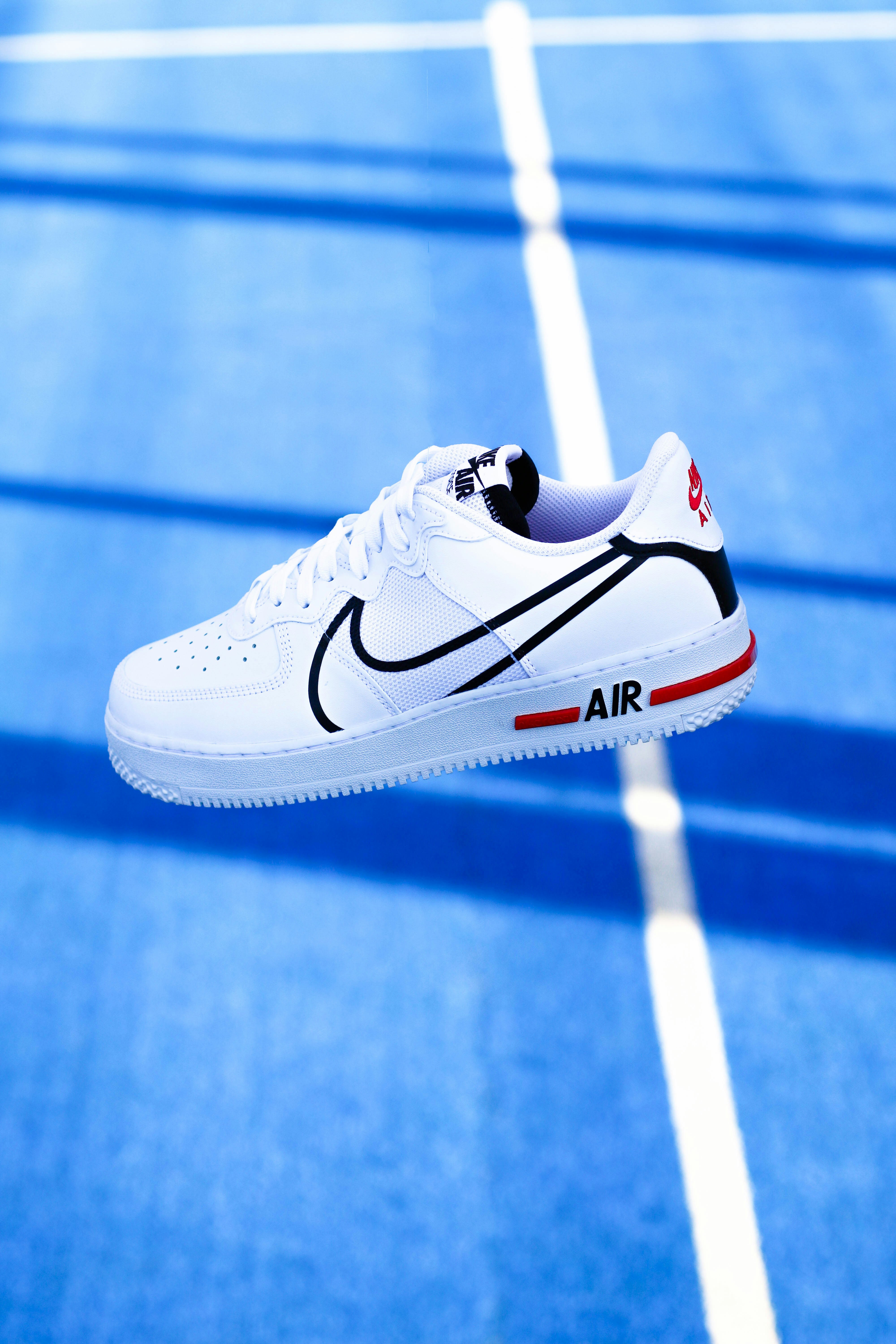 Sneaker Three